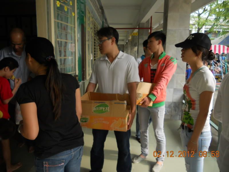 DoveS Club - Thăm Trung Tâm Bảo Trợ Trẻ Em Khuyết Tật Mồ Côi Thị Nghè Ngày 12/02/2012 - 6