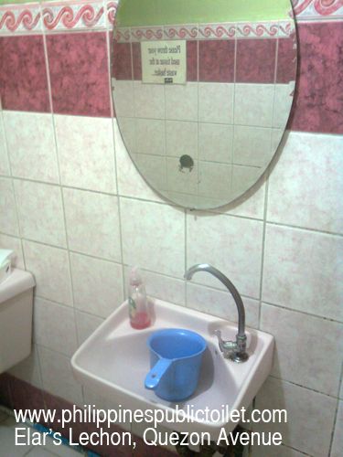 photo philippines-public-toilet-elars-lechon-03.jpg